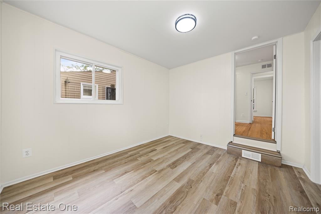 4521 COLUMBUS Street, Wayne, MI 48184 — Photo 14