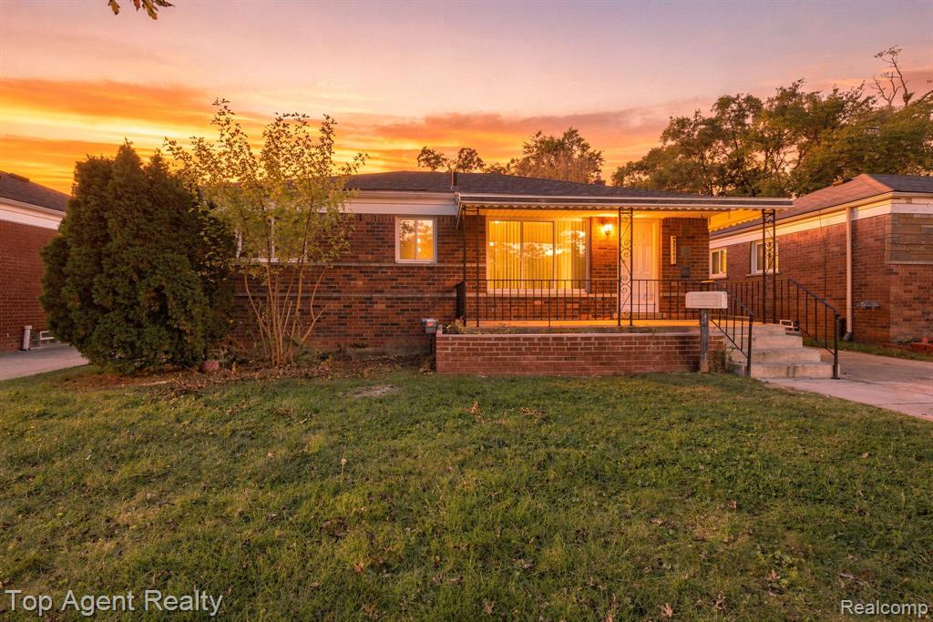 23303 Teppert Avenue, Eastpointe, MI 48021