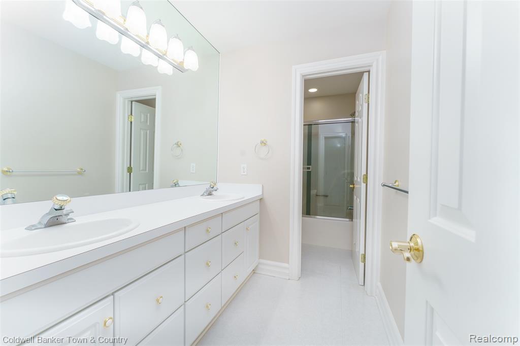 4692 Edinburgh Drive, Howell, MI 48843 — Photo 27