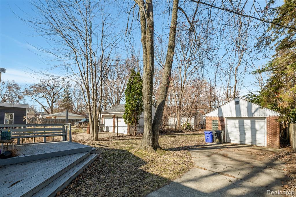 5220 LANNOO Street, Grosse Pointe, MI 48236 — Photo 29
