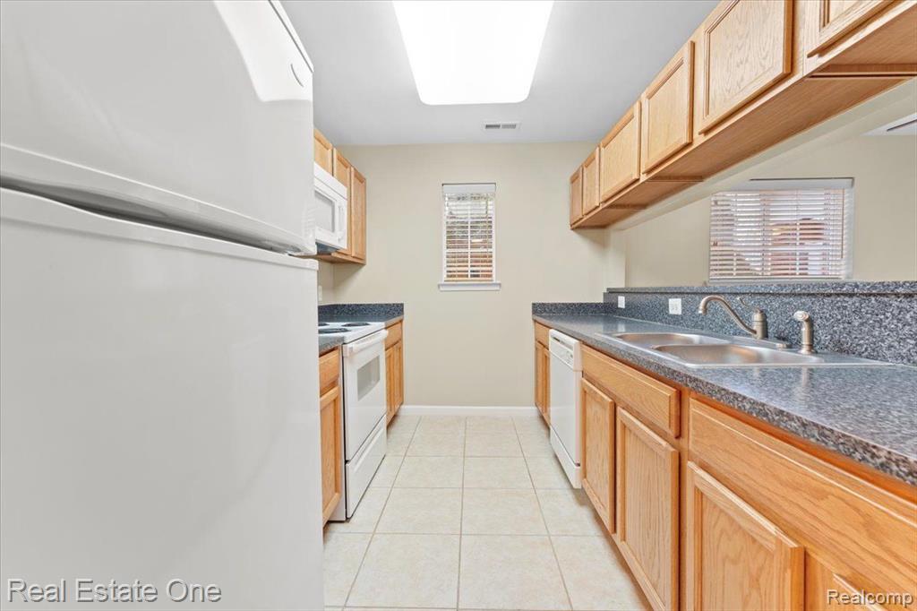 3261 WHITAKER Drive, 146, Melvindale, MI — Photo 10