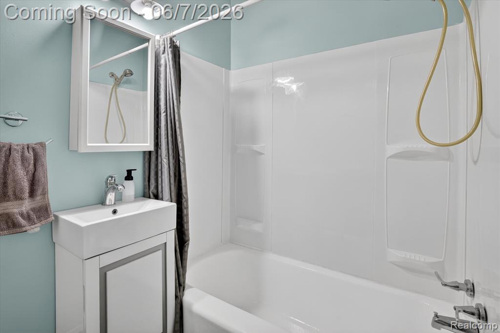 239 E Chestnut Street, Webberville, MI 48892 — Photo 22