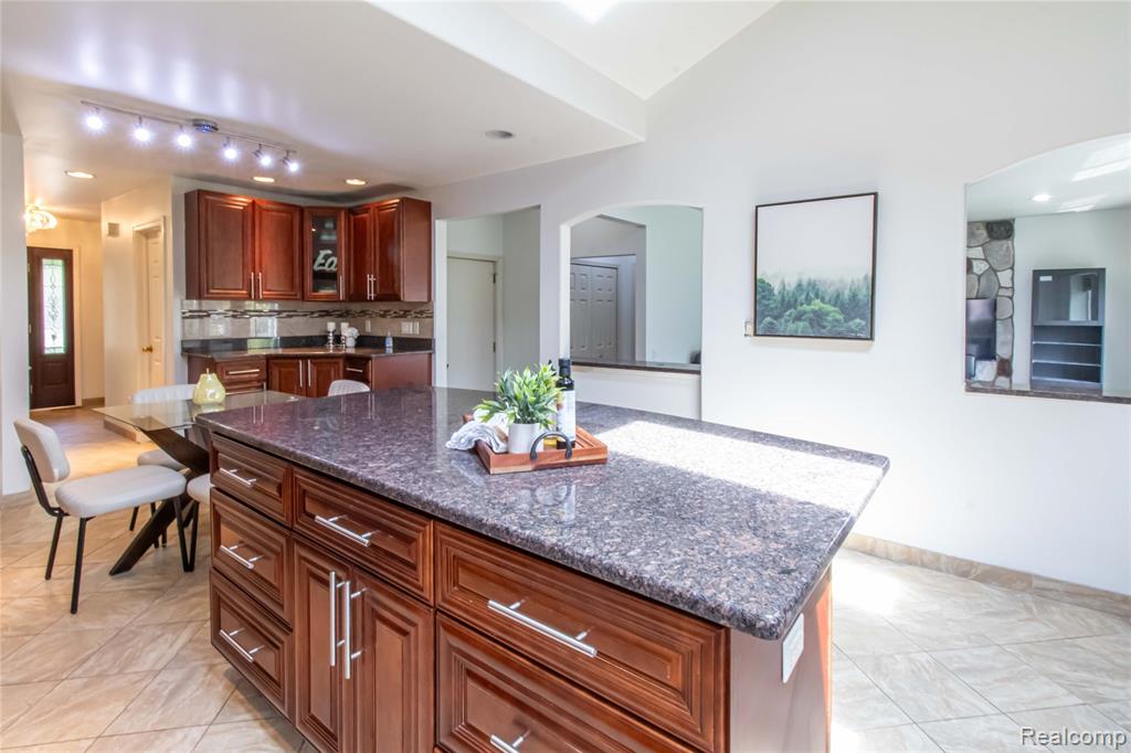 47302 Butler Lane, Novi, MI — Photo 23
