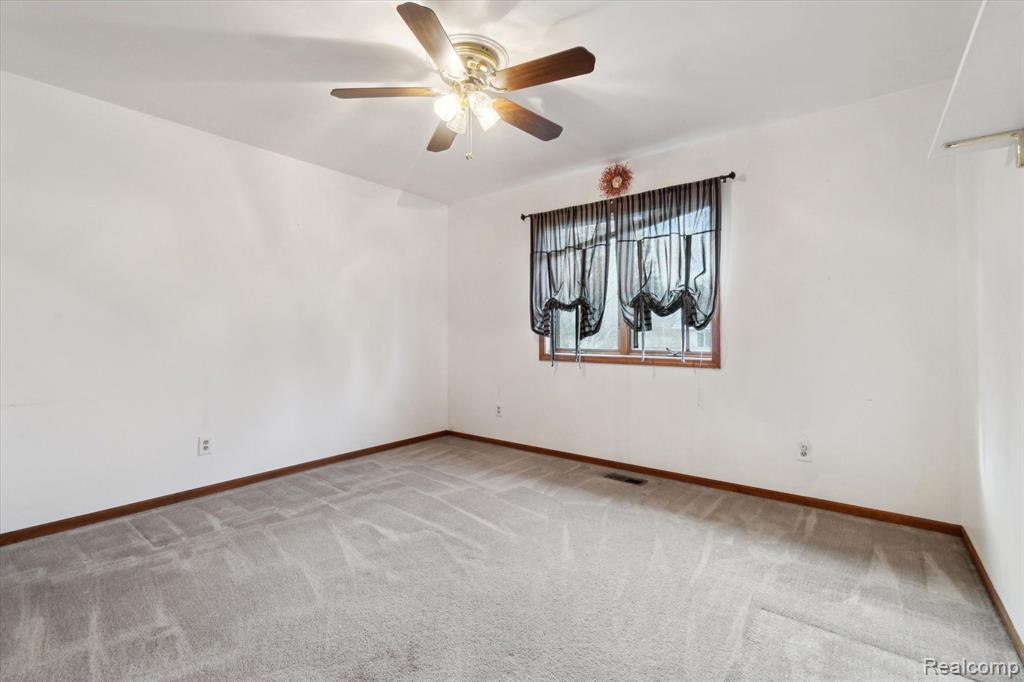 9400 ENGLISHMAN Drive, Fenton, MI 48430 — Photo 20