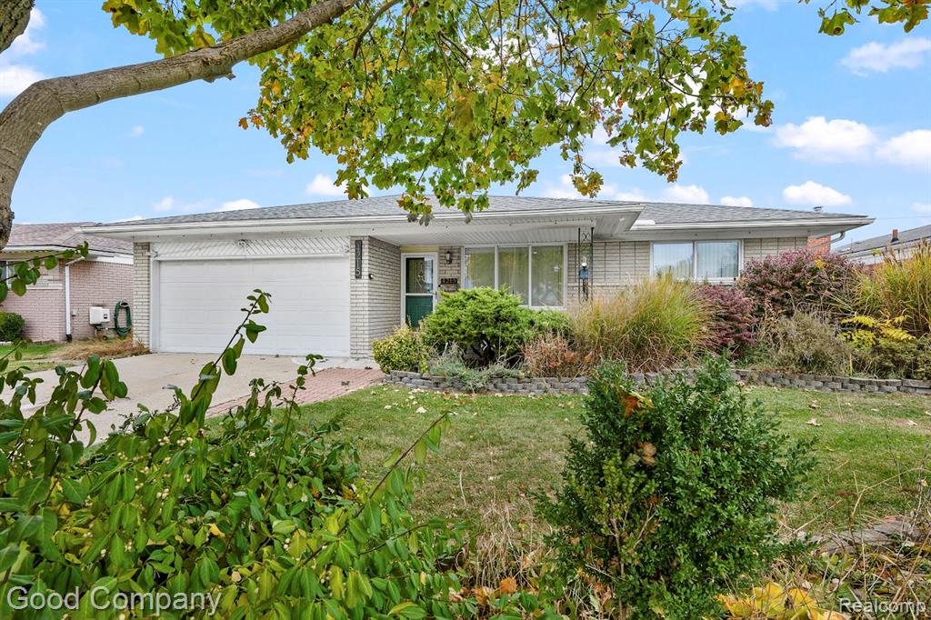 4215 Nickolas Drive, Sterling Heights, MI 48310 — Photo 4