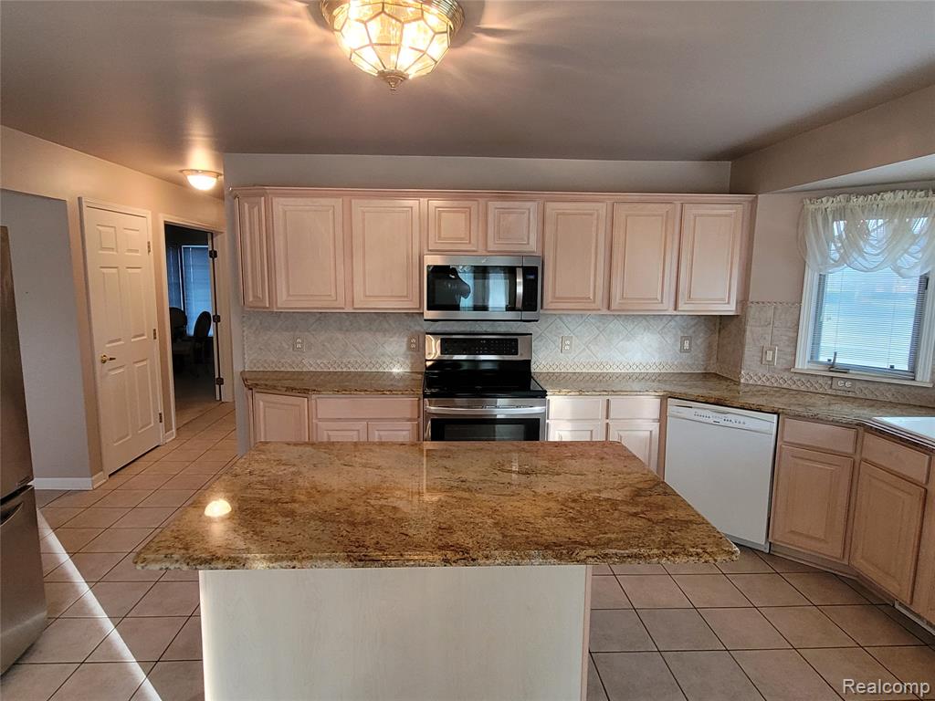 48205 Conifer Drive, Shelby Twp, MI 48315 — Photo 10