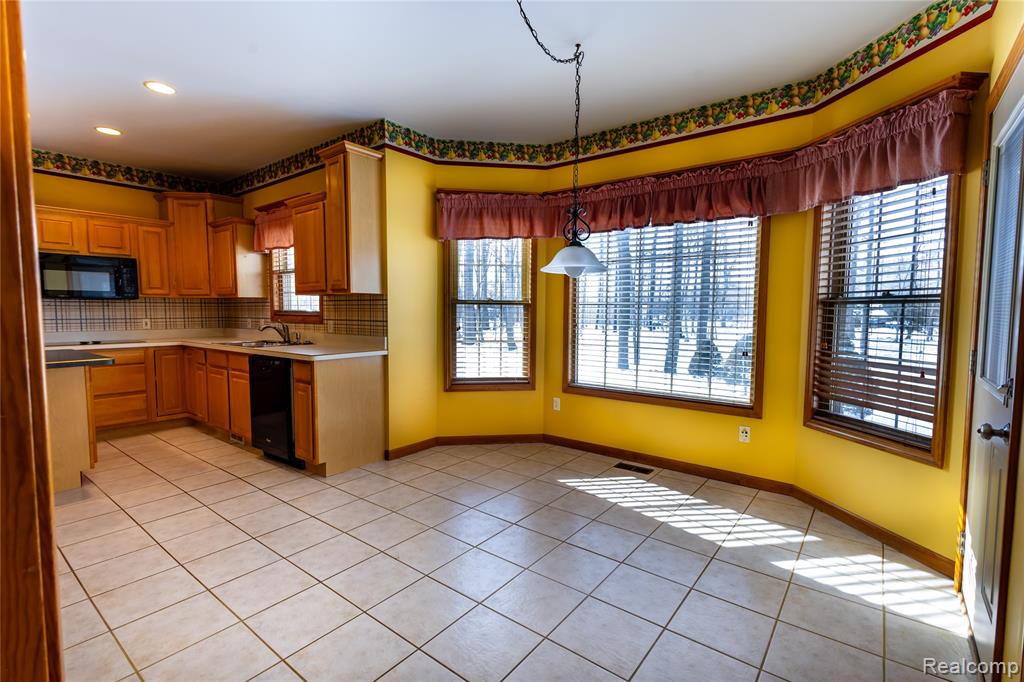 26720 Whispering Willows Drive, New Boston, MI 48164 — Photo 16