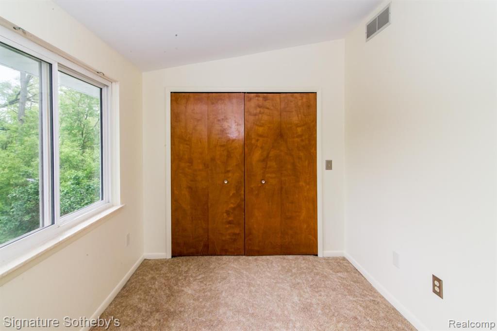 6279 WALKER Court, Troy, MI 48085 — Photo 32