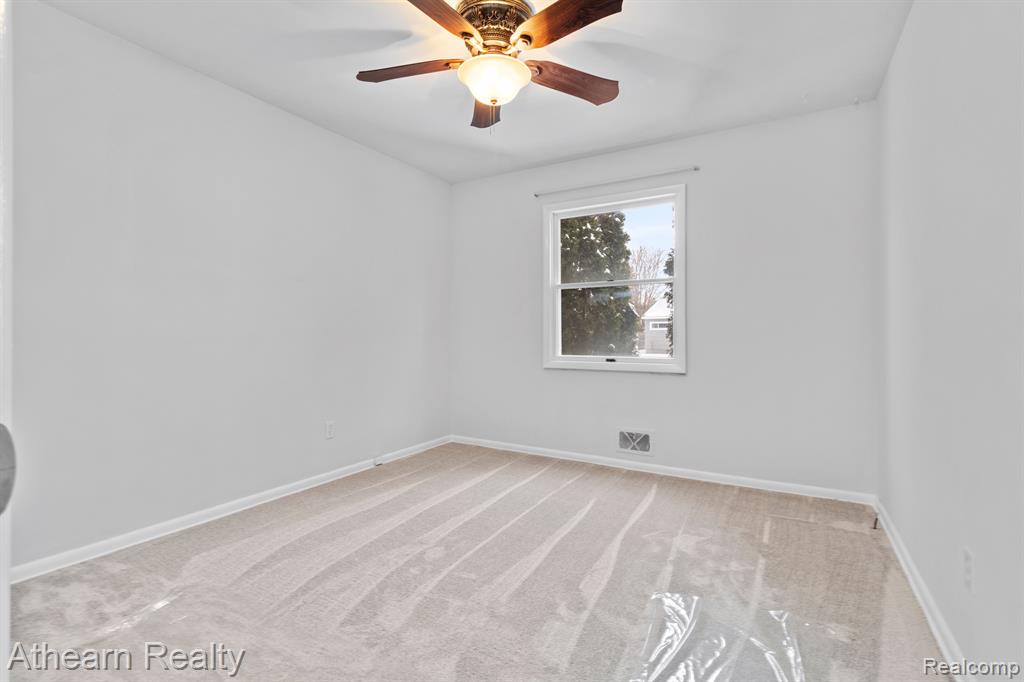 815 SOUTHWOOD Drive, Fenton, MI 48430 — Photo 13