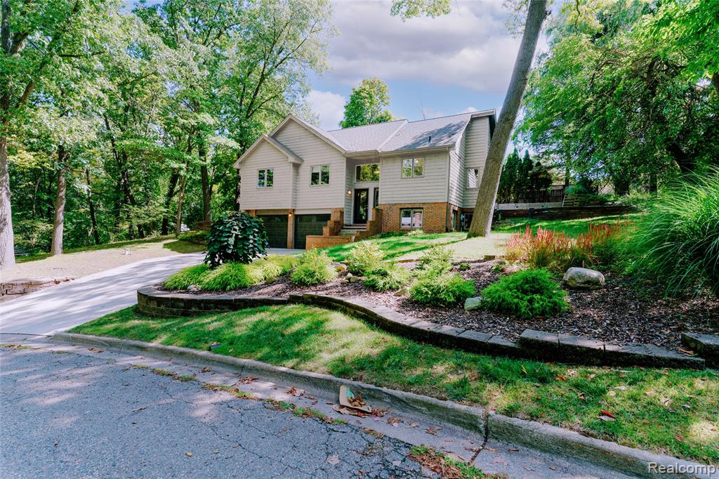 5105 Wah Ta Wah Drive, Clarkston, MI 48348 — Photo 3