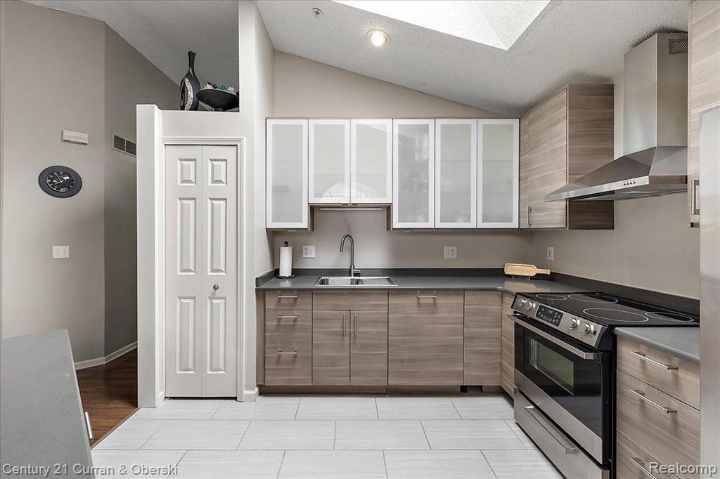 49750 PLYMOUTH Way, Plymouth, MI 48170 — Photo 12