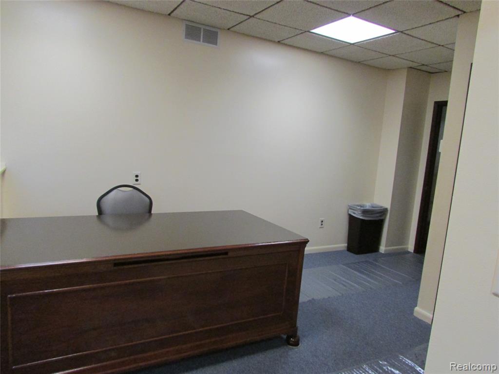 8590 N CANTON CENTER Road, Canton, MI 48187