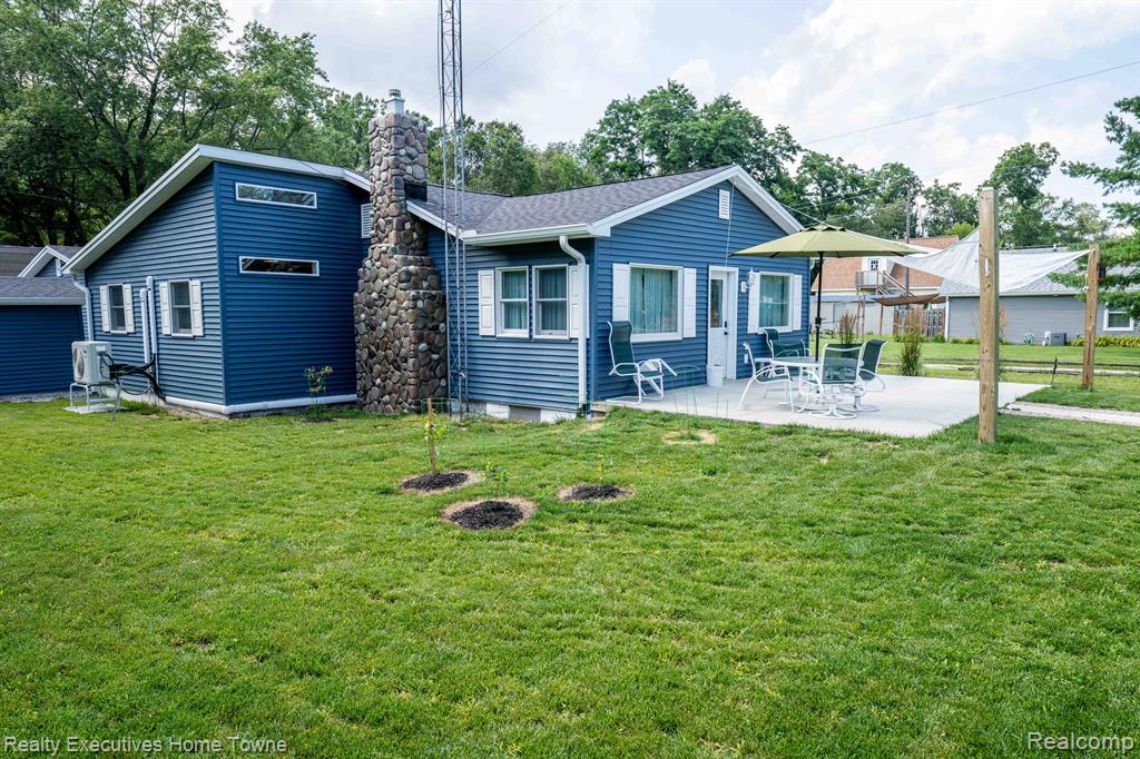 7961 LAKESHORE Road, Burtchville, MI 48059