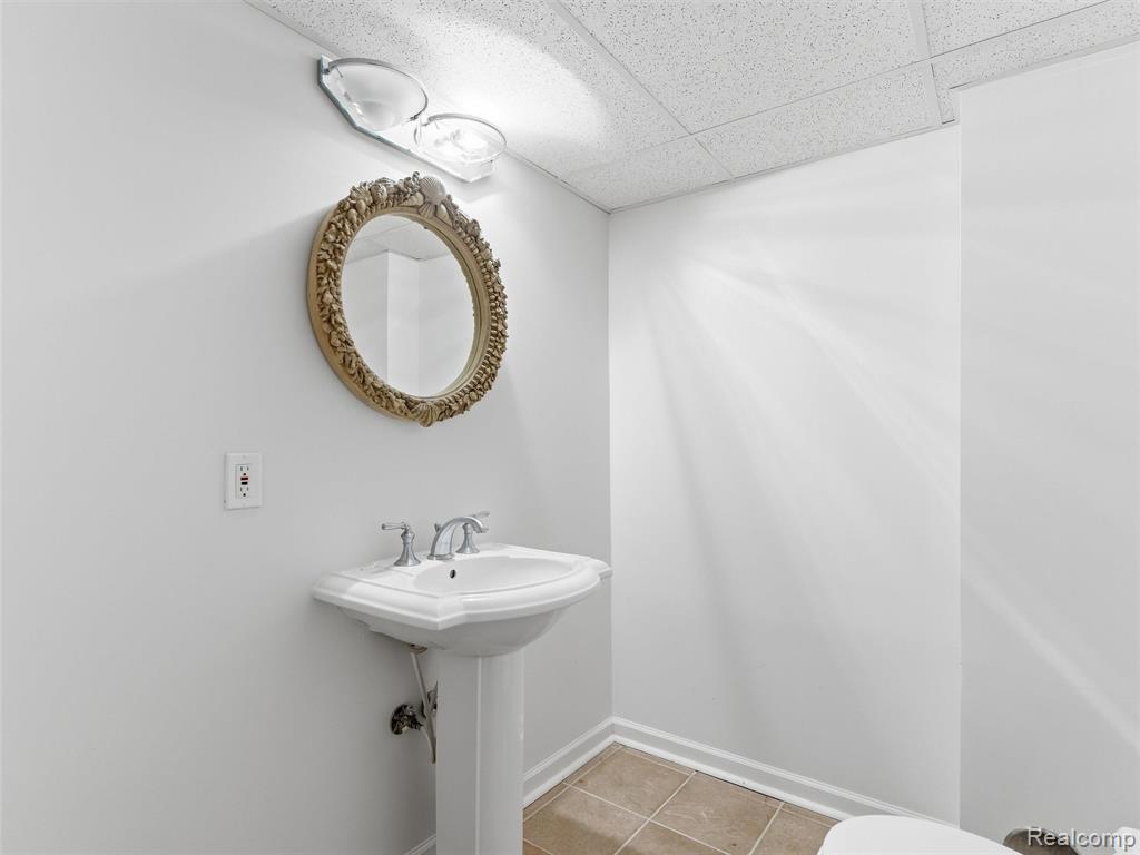 6394 Rose Boulevard, West Bloomfield, MI — Photo 46