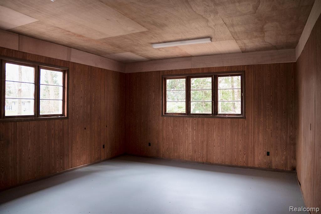6076 Hugh Street, Burton, MI 48509 — Photo 11