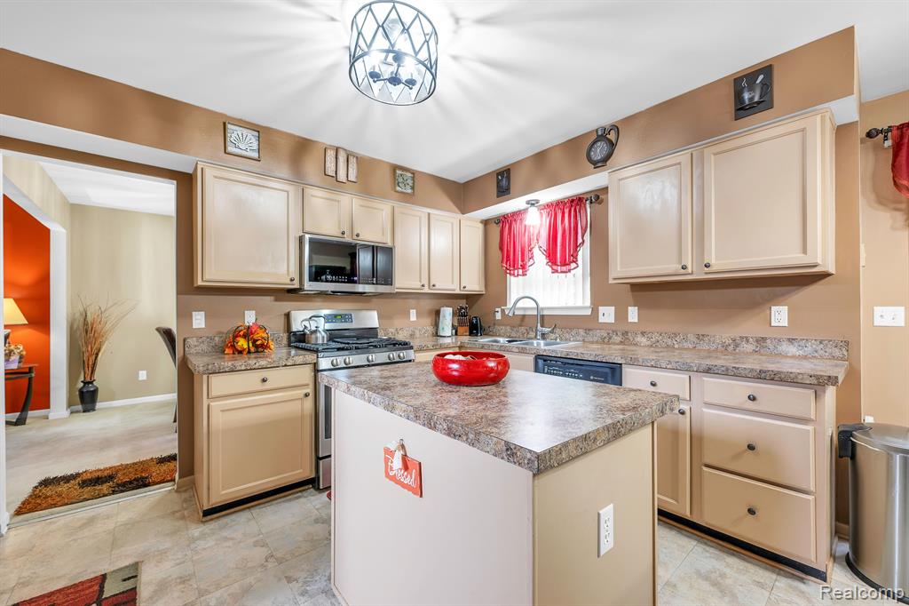 3103 RIVER MEADOW Circle, Canton, MI 48188 — Photo 9