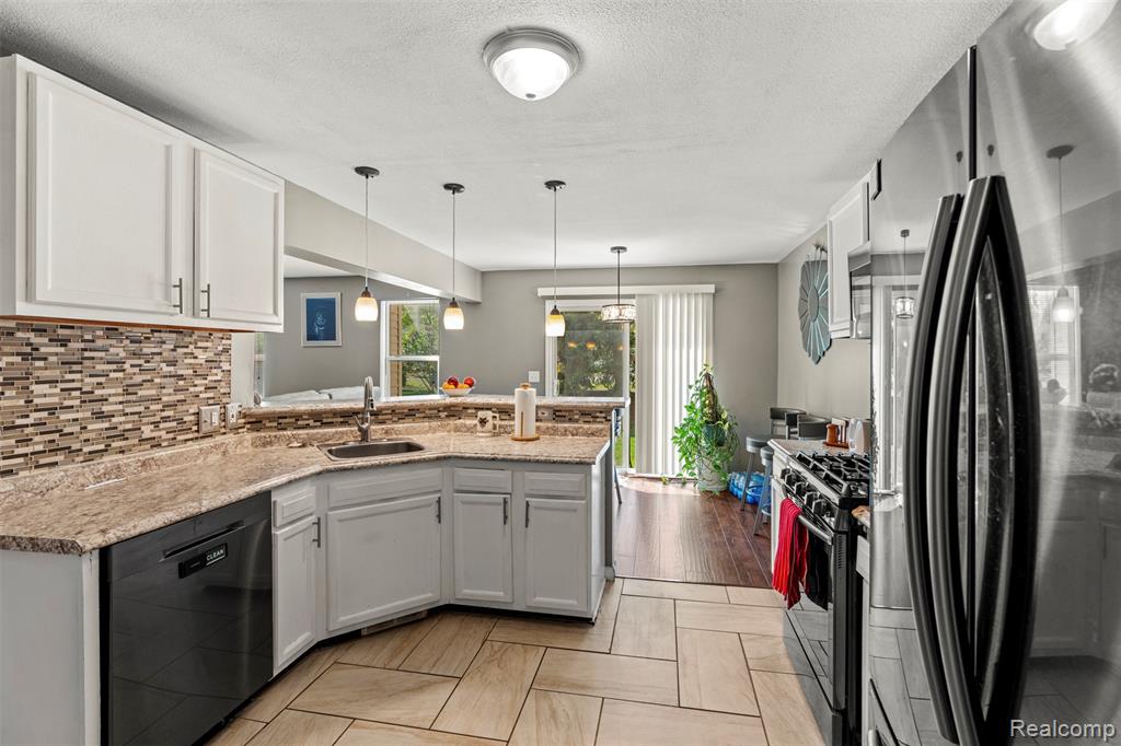 37293 Amhurst Drive, Westland, MI — Photo 8