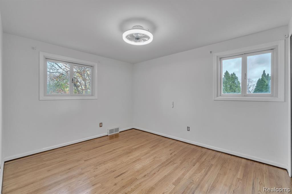 4248 WHITEBIRCH Drive, West Bloomfield, MI 48323 — Photo 33