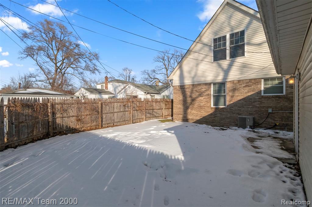 21025 Glen Lodge Road, Ferndale, MI 48220 — Photo 39