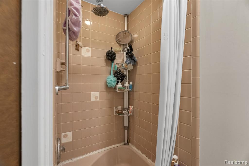 1853 W Bend Drive, Bloomfield, MI 48302 — Photo 34