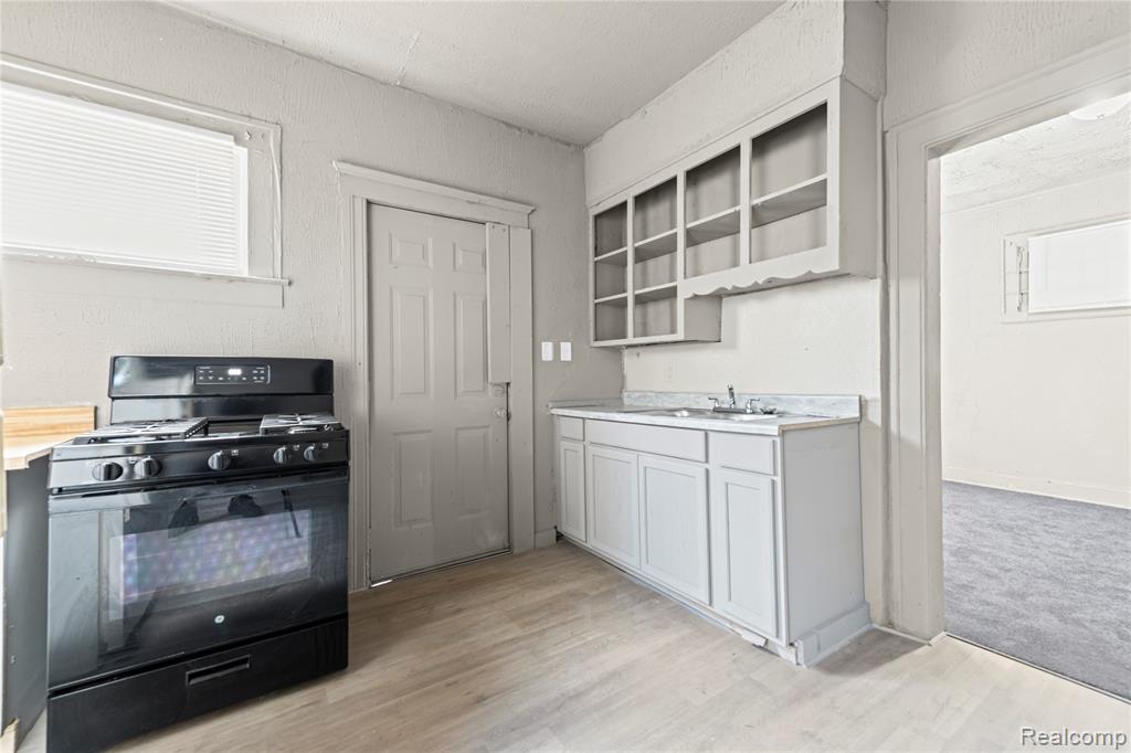 4533 McClellan Street, Detroit, MI 48214 — Photo 12