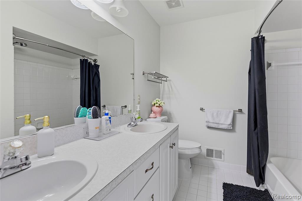 54126 Scarboro Way, Shelby Twp, MI 48316 — Photo 40