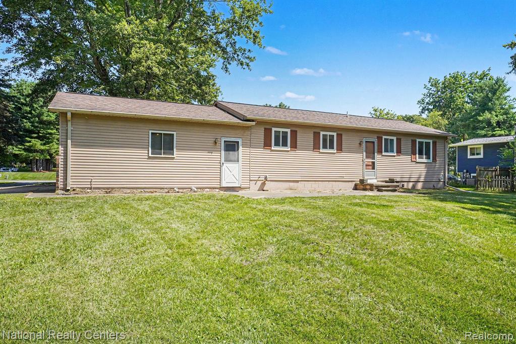 1800 Kingston Drive, Pinckney, MI 48169 — Photo 17