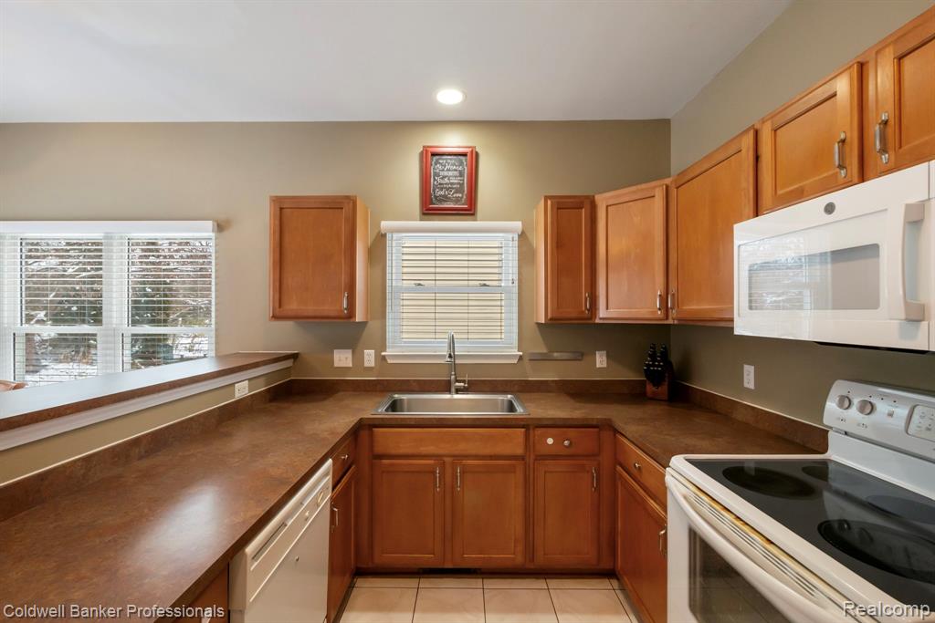 8525 Barrington Drive, Ypsilanti, MI 48198 — Photo 22