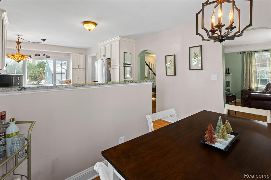 9806 BERWICK Street, Livonia, MI 48150 — Photo 16