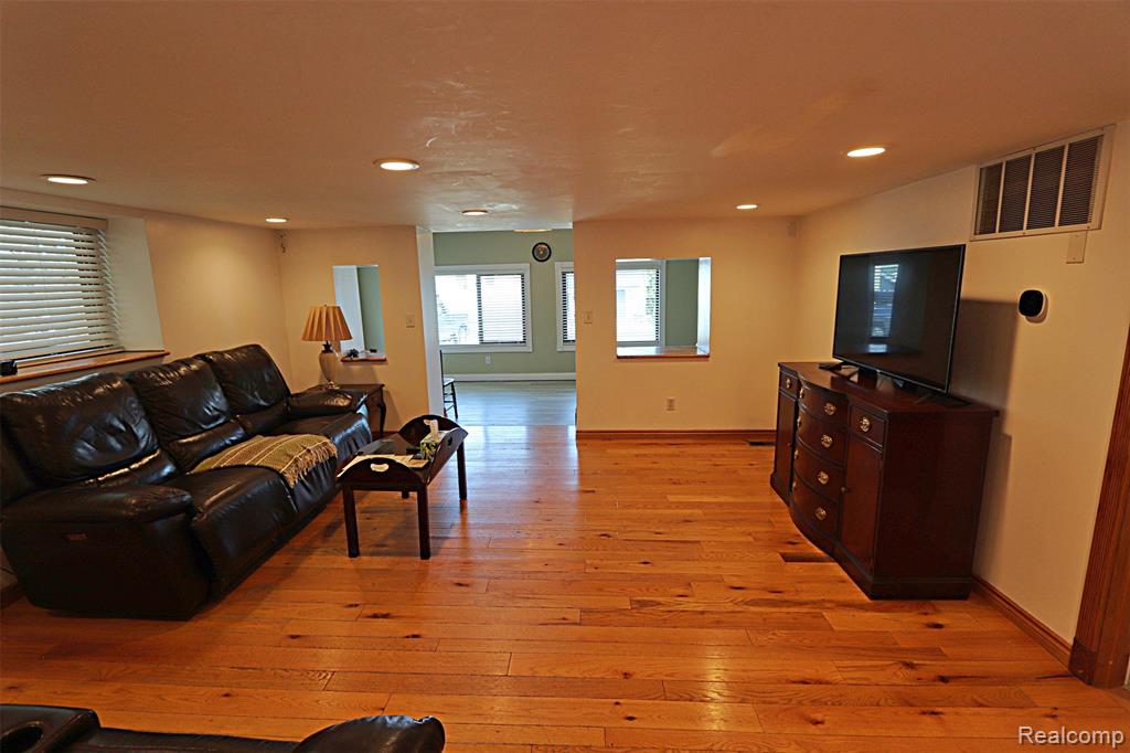412 E Shore Drive, Whitmore Lake, MI 48189 — Photo 19