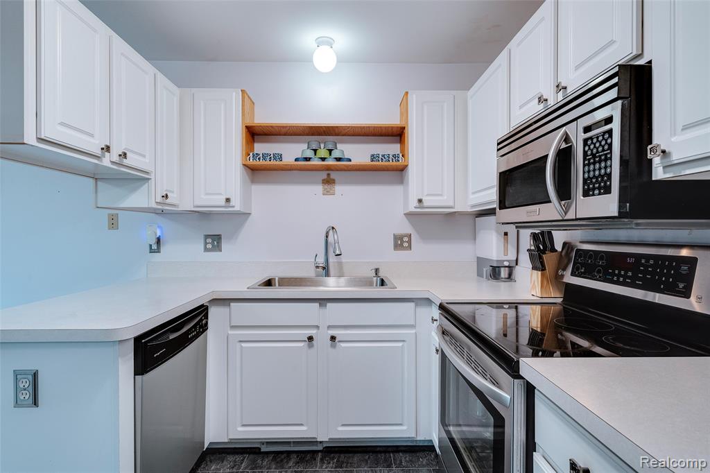 834 Natures Cove Court, Wixom, MI — Photo 25