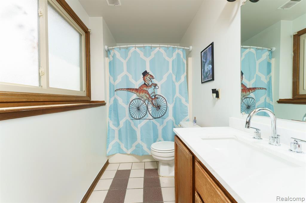 4136 CHICKORY Lane, Lansing, MI 48910 — Photo 17