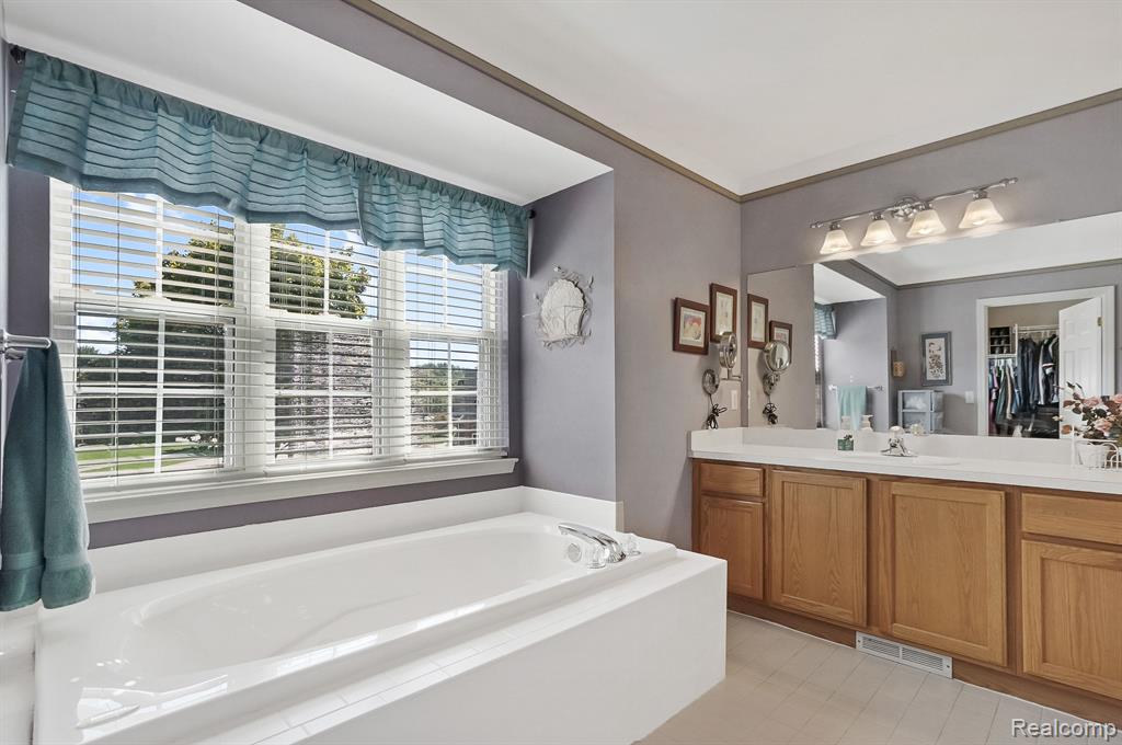 44347 LA DOMAIN Drive, Sterling Heights, MI 48314 — Photo 24