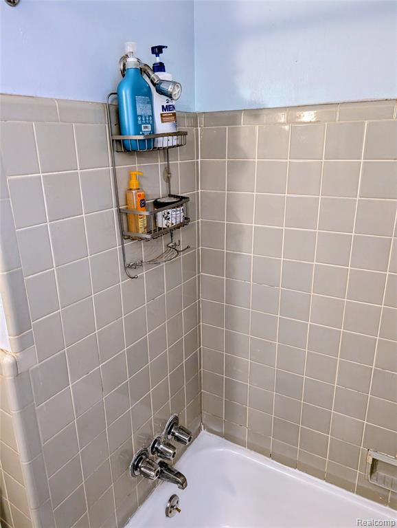 9085 Melrose Street, Livonia, MI 48150 — Photo 14