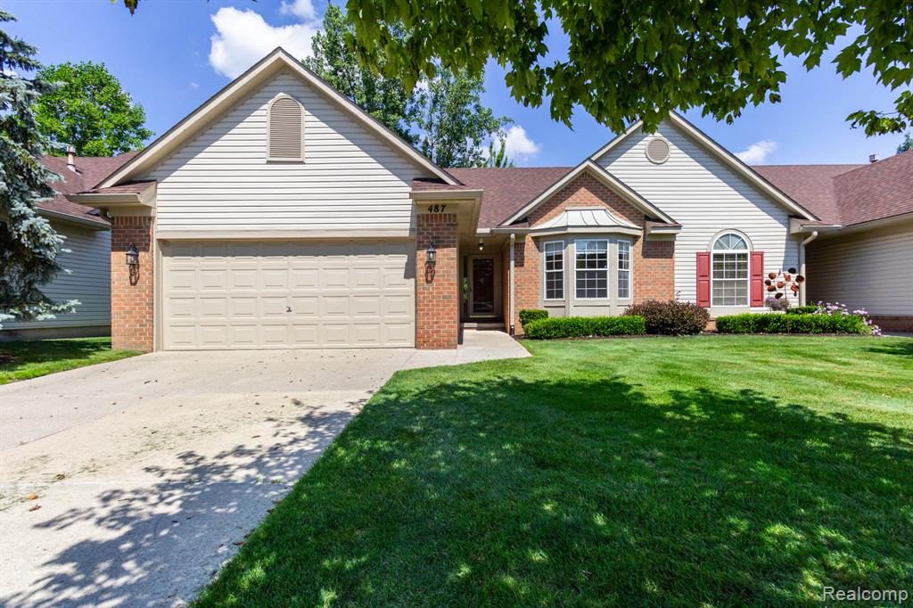 487 N Oak Drive, Commerce Twp, MI 48390 — front exterior