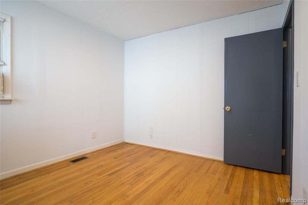 27127 Dartmouth Street, Madison Heights, MI 48071 — Photo 8