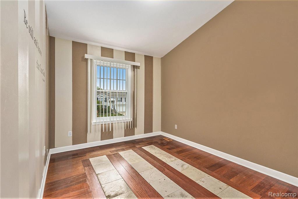 7346 HOGAN Drive, Ypsilanti, MI 48197 — Photo 15