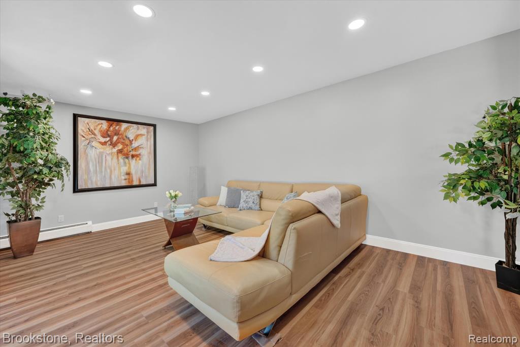 30261 Ardmore Drive, Farmington, MI 48334 — Photo 16