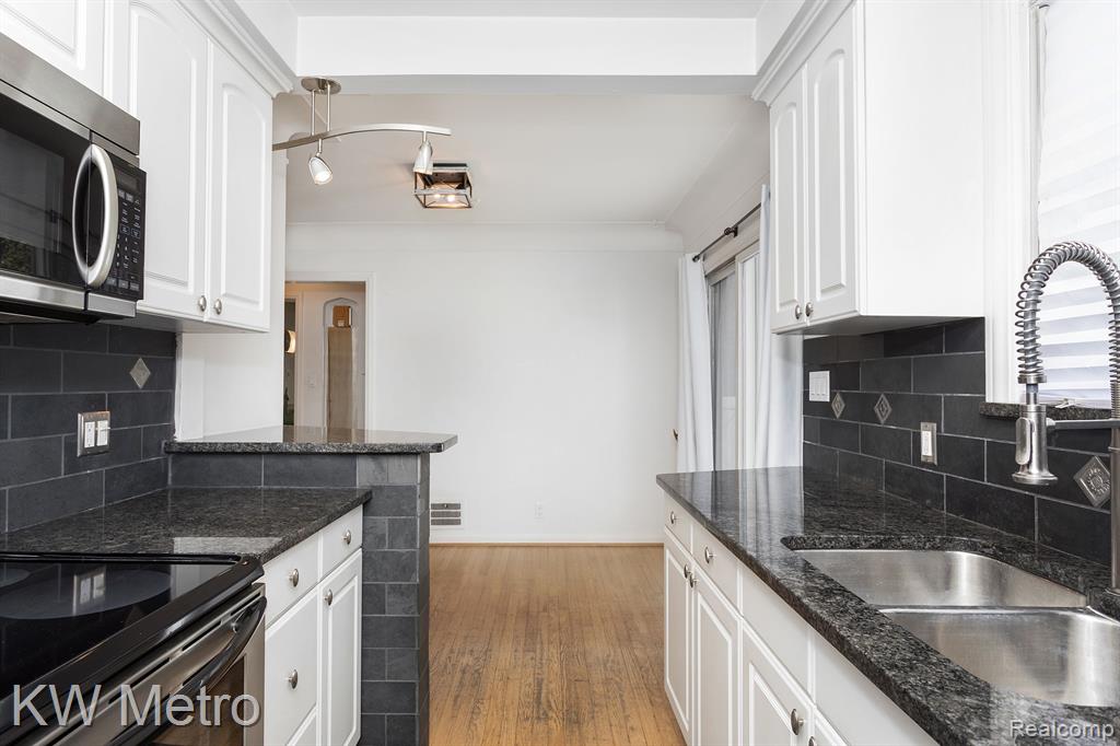 706 N REMBRANDT Avenue, Royal Oak, MI 48067 — Photo 15