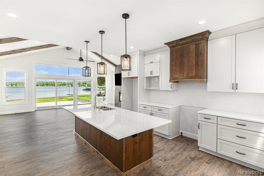 9693 BEVERLY Drive, Lakeland, MI — Photo 4
