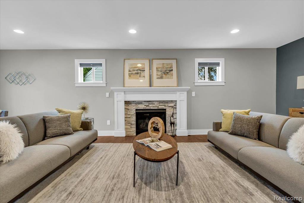 705 WHITCOMB Avenue, Royal Oak, MI 48073 — Photo 6