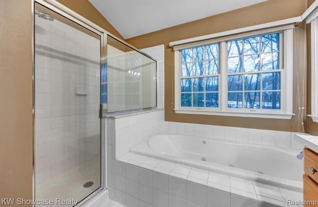 585 TIMBER RIDGE Drive, Highland, MI — Photo 13