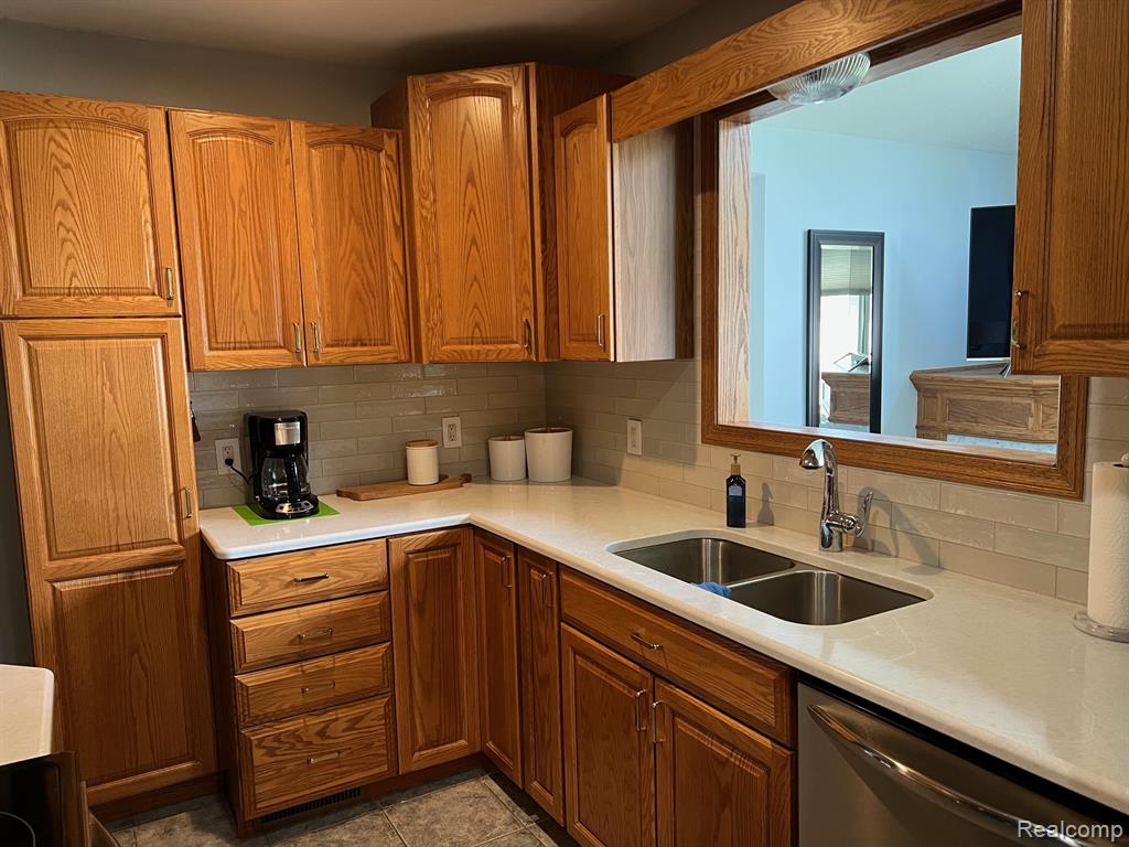 7369 Sheridan Road, Flushing, MI 48433 — Photo 4