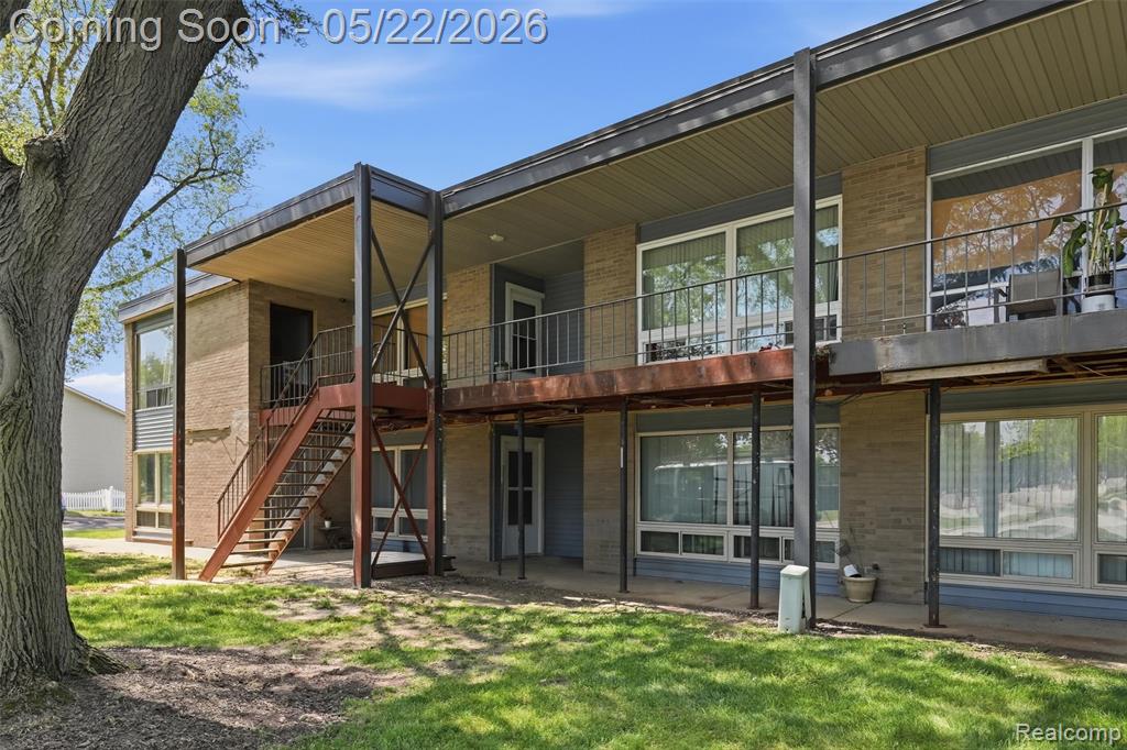 15055 Hubbard Street, 35, Livonia, MI 48154 — Photo 2
