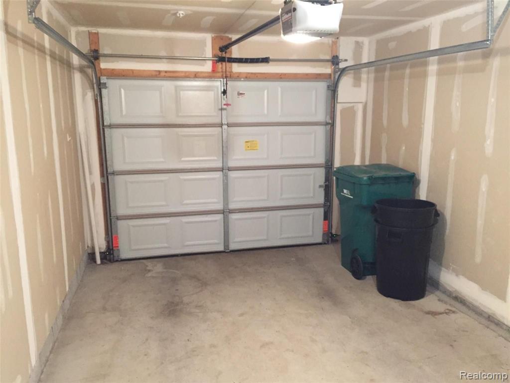 49225 W Woods Drive, 20, Utica, MI 48317 — Photo 10