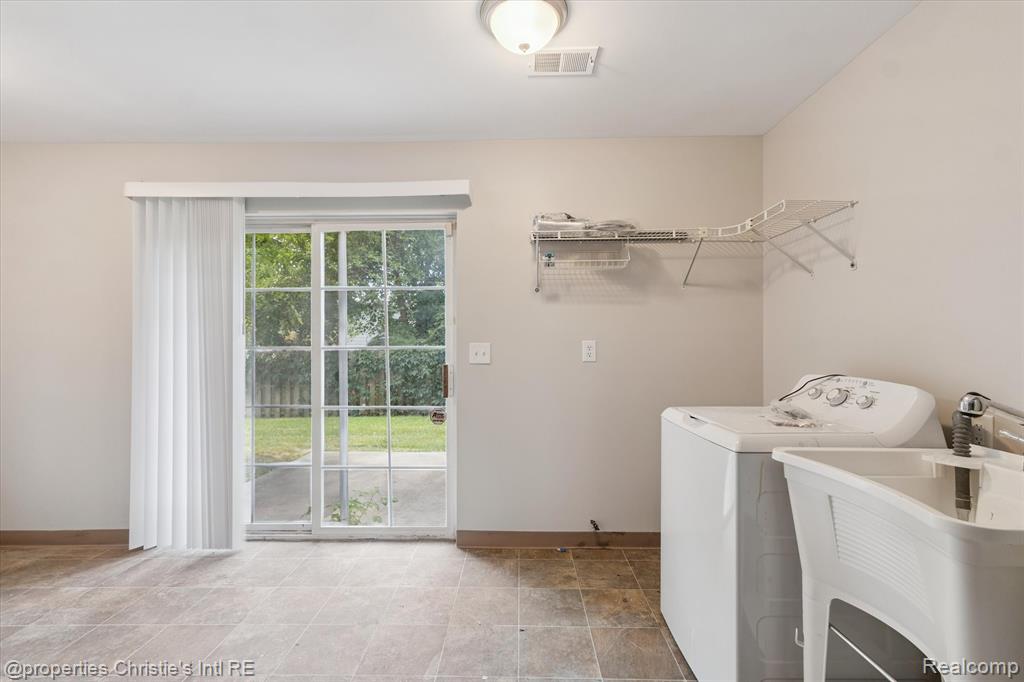 483 W Lincoln Avenue, Madison Heights, MI 48071 — Photo 15