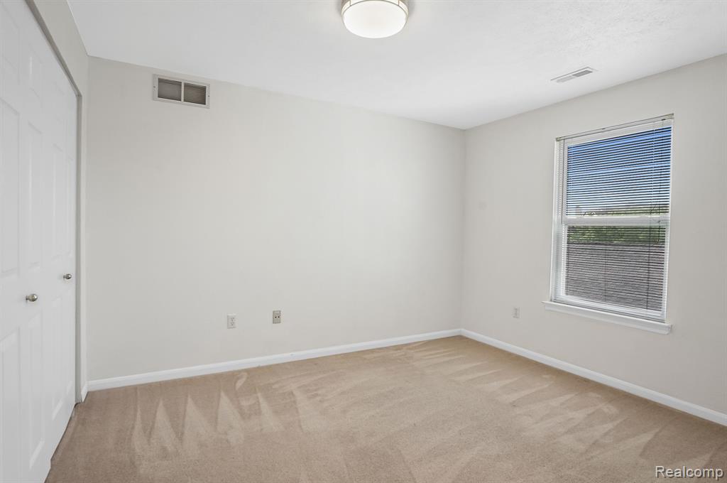 1569 WEATHERSTONE Drive, Ann Arbor, MI 48108 — Photo 7