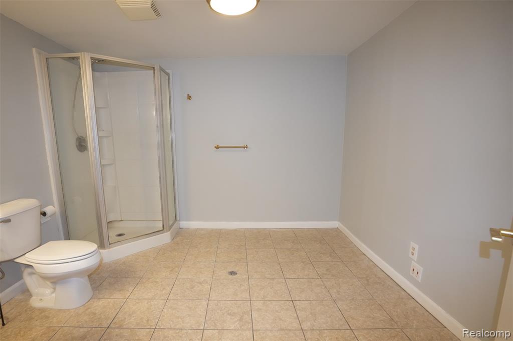 5783 Williamsburg Court, Waterford, MI 48327 — Photo 43