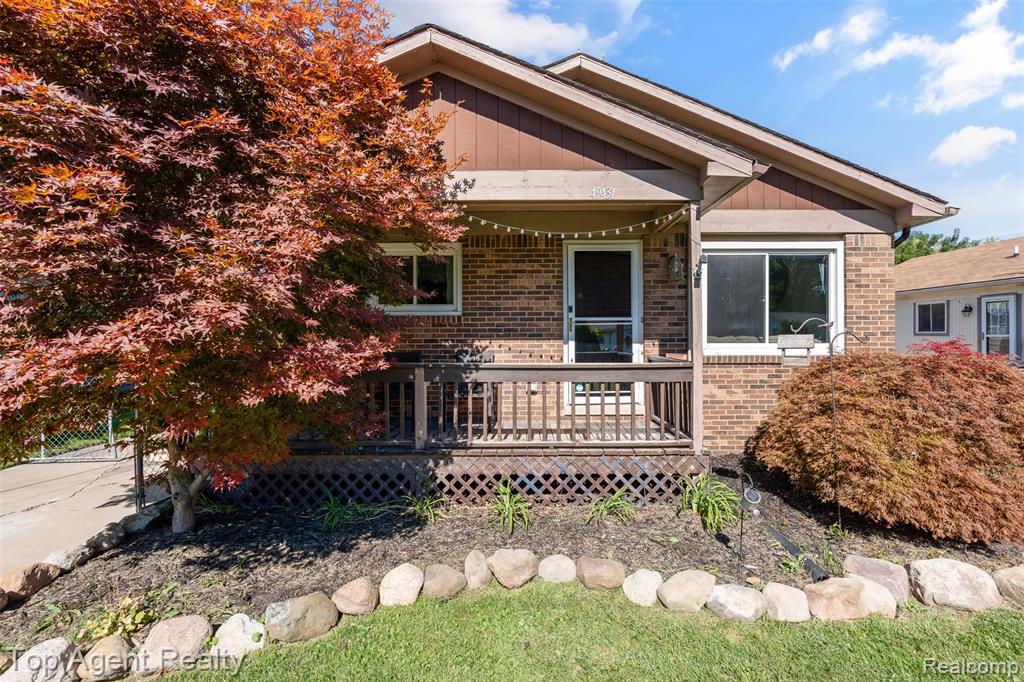 49431 Fuller Road, Chesterfield, MI — Photo 2