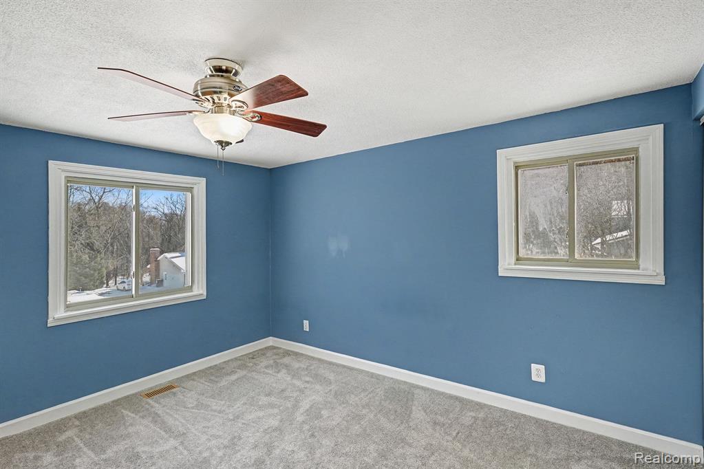 11299 Manchester Drive, Fenton, MI 48430 — Photo 13